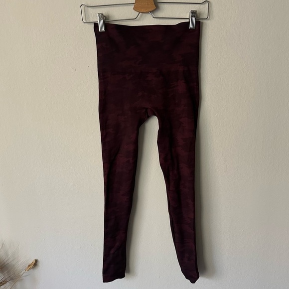 Spanx Burgundy Camoflauge Seamless Leggings Small - Picture 2 of 7